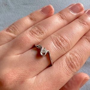 Cubic zirconia silver ring size 7
